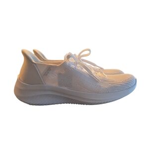 SKECHERS X MARTHA STEWART SWIFT FIT, STRETCH SNEAKERS. SIZE 7. WHITE.